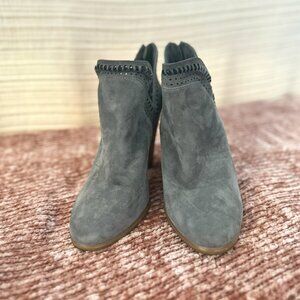 VINCE CAMUTO Fileana Split Shaft Bootie In Greystone Suede